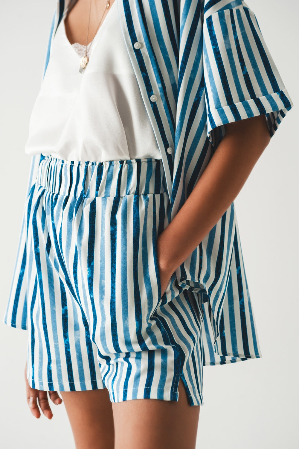 Shorts With Elastic Waist in Blue Stripes