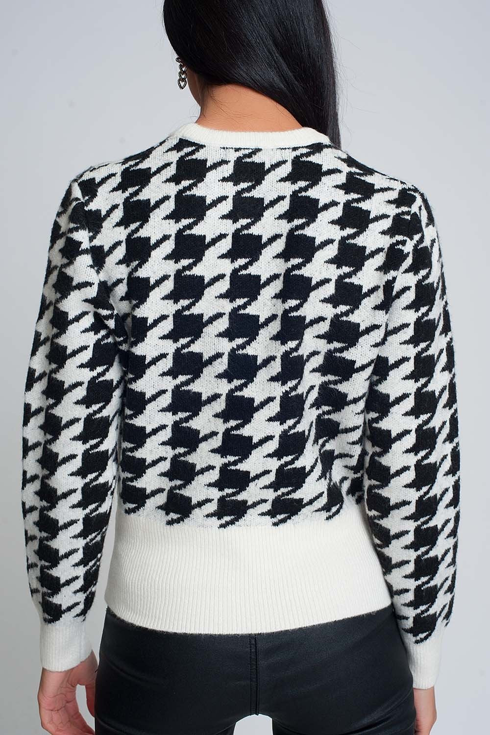 Knitted Sweater With Houndstooth Pattern and Long Sleeves
